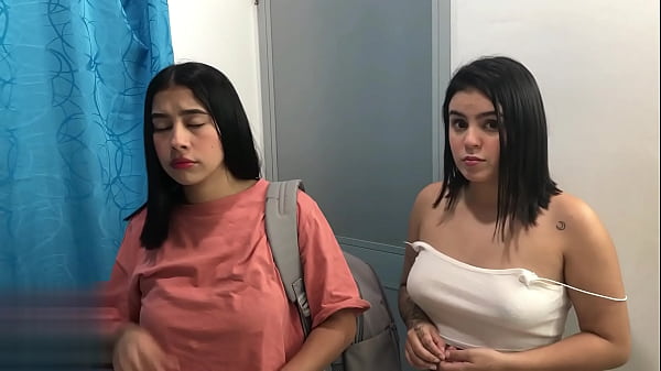 Madrastra e hijastra comparten polla en la habitación del hotel-Bbw- Big cock